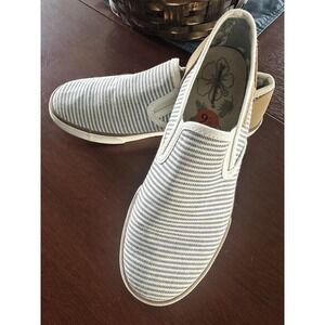 Tommy Bahama Nautical Shoes Womens 9.5 Blue White Stripe Slip-on Canvas Loafers.
